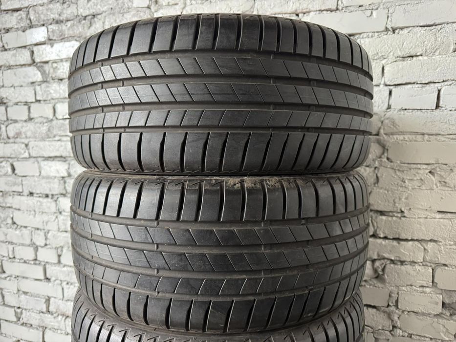 Практично нові літні шини Bridgestone 215/45 R17