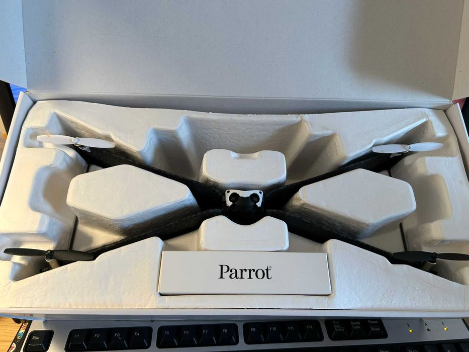 Drone Parrot Swing + FlyPad (com caixa, como novo)