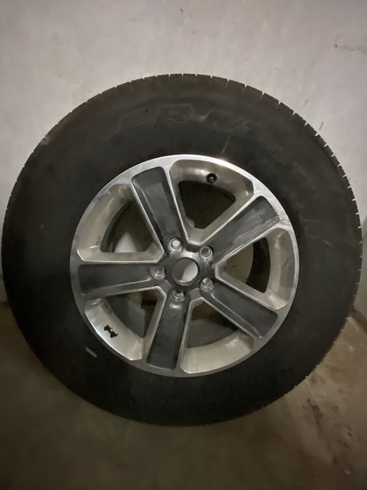 Jante e pneu 255/70 R18 Jeep Wrangler