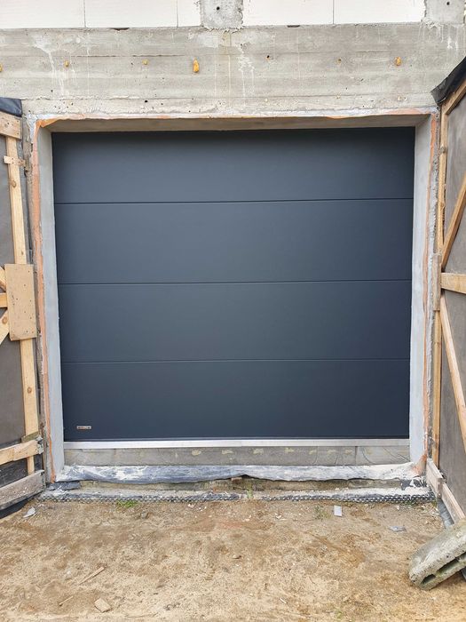 Brama garażowa segmentowa 300x225 - Rybnik | antracyt
