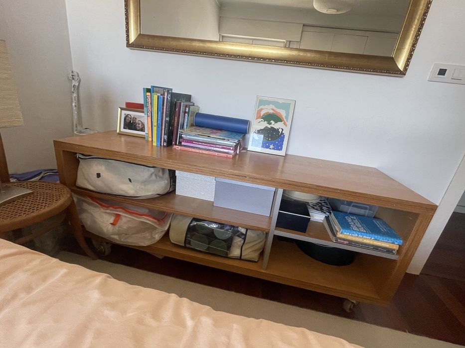 Movel Sala ou quarto madeira maciça com rodas