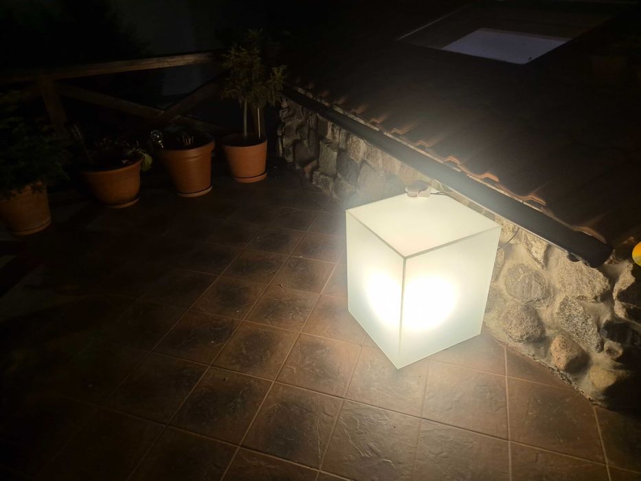 Duże lampy ogrodowe