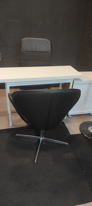 Mesa manicure e 2 cadeiras