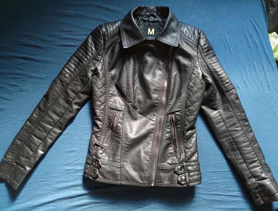 Чорна шкіряна куртка-косуха у відмінному стані