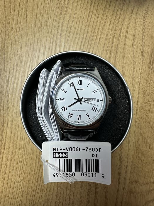 Годинник Casio MTP-V006L нові, білі