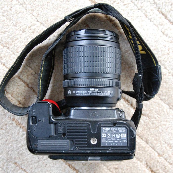 Цифровий дзеркальний фотоапарат Nikon D7000 + об'єктив Nikon 18-105 VR