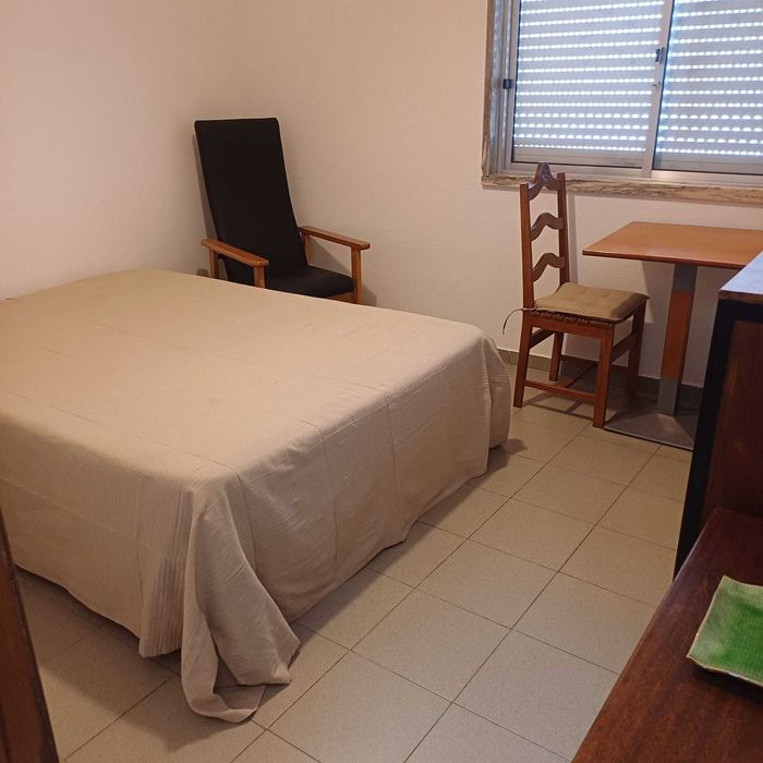 Quarto Mobilado no Centro do Cartaxo / Casa Banho Privativa