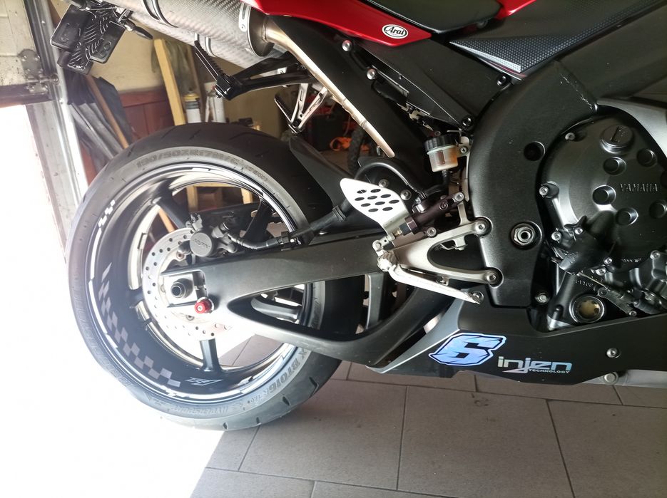 Vendo Yamaha r1 e bom estado