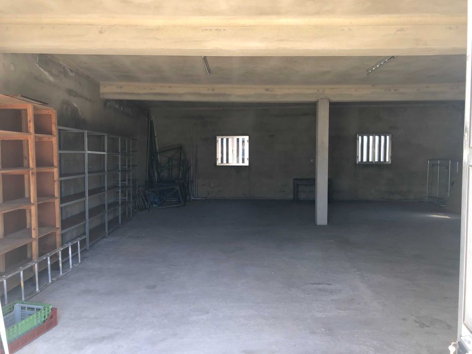 Armazém,  Garagem junto ao modelo continente Tomar
