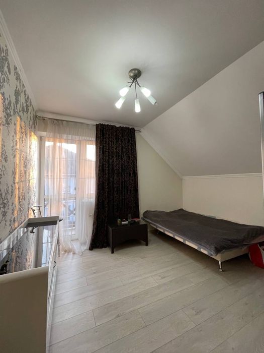 Оренда приватного будинку з зеленою зоною, терасою і гаражем.ЦЕНТР