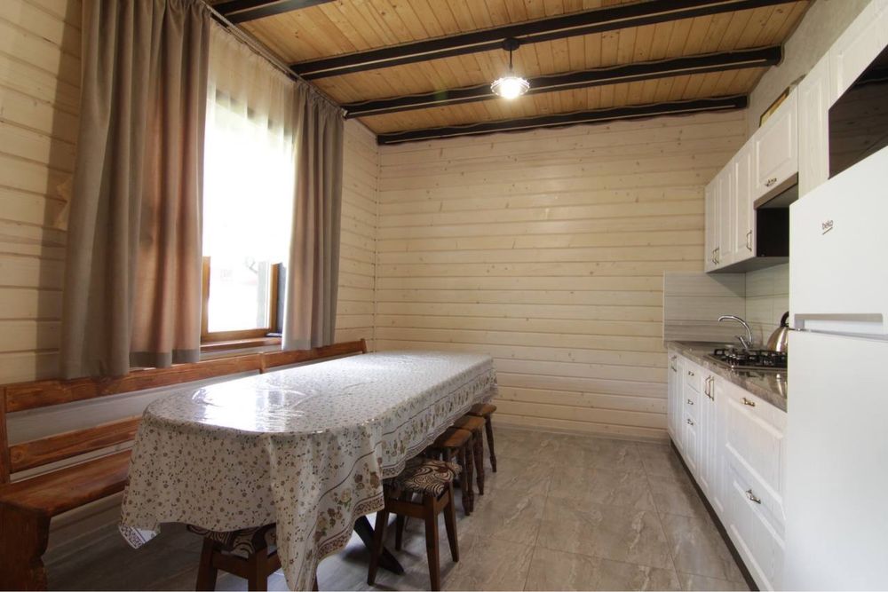 Оренда в Карпатах Котеджів .ВІЛЬНО НА НОВОРІЧНІ.Басейн, чани, сауна.