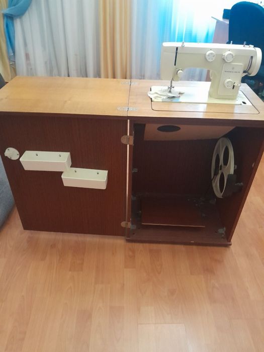 Швейна машина Чайка 142М