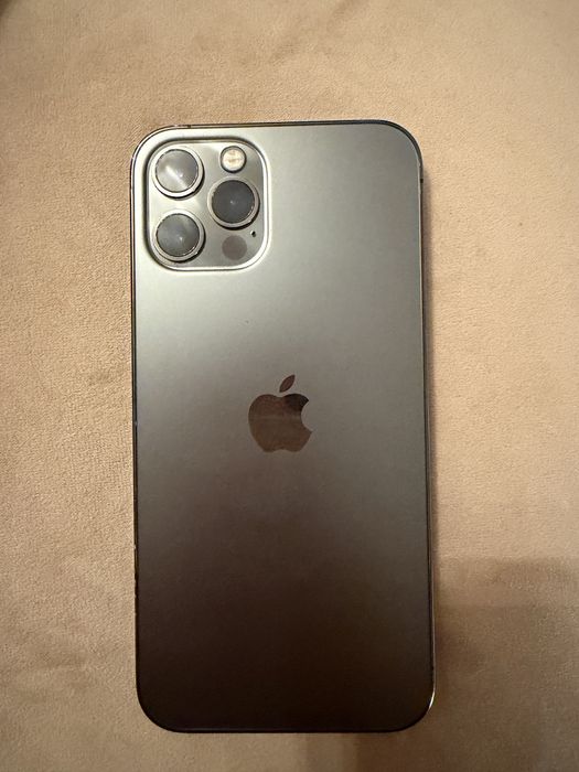 Продам дуже гарний стан, 1 власник Айфон 12 про