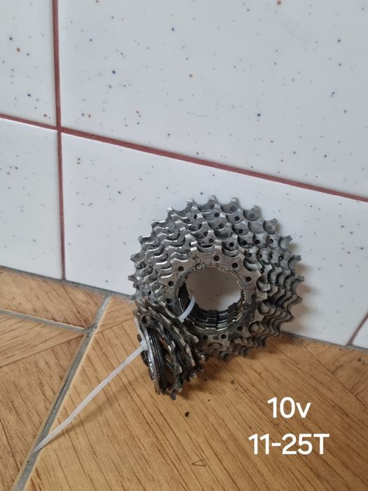 Cassete 10v 11-25T
Tenho mais, veja meus anuncios
Alguma duvida entre em contacto
Entrego em maos ou envio por ctt.