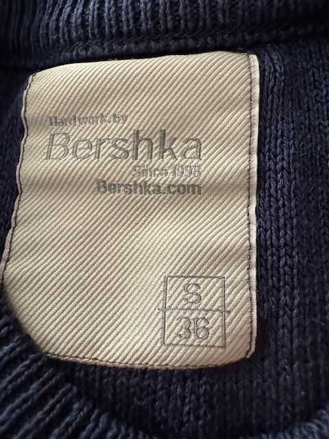 Sweter męski S Bershka granatow-obiały we wzór z przodu