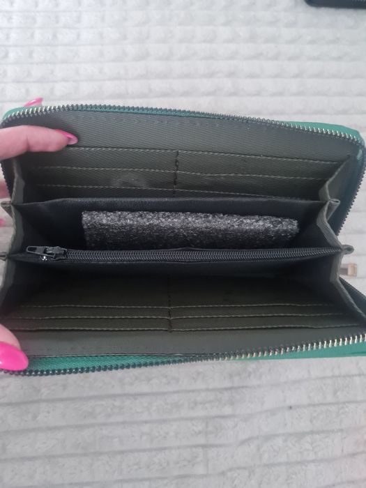 Pinko damski portfel w kolorze zielonym