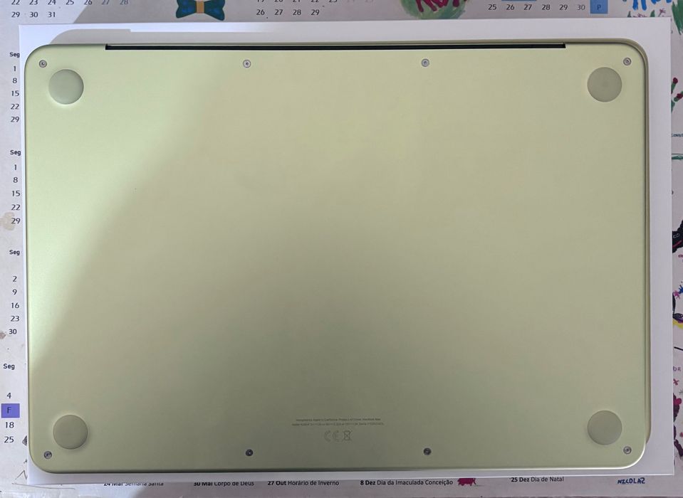 MacBook Neo Cítrico