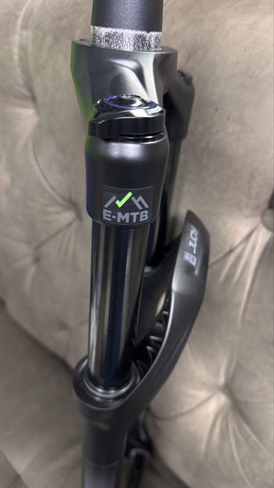 Велосипедна вилка RockShox judy 29/120 нова Е-Bike