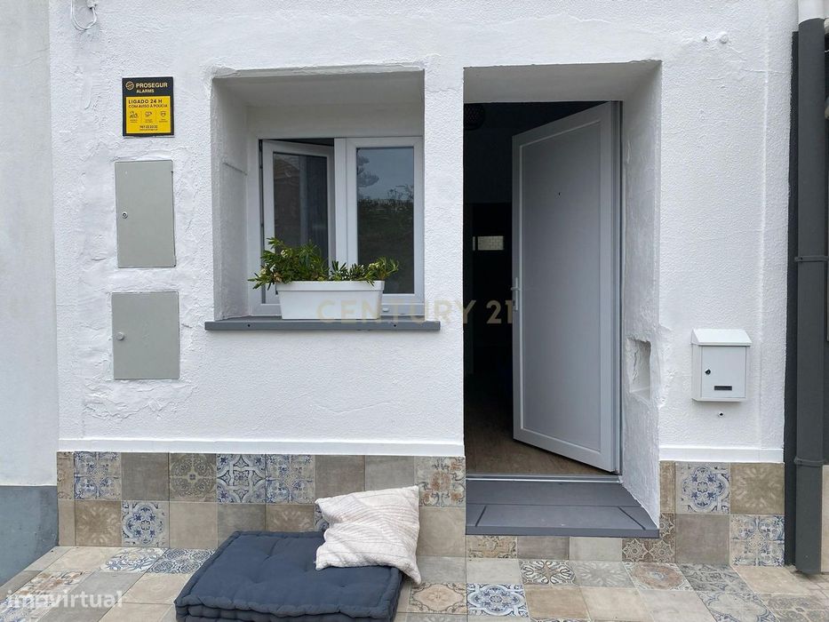 Estúdio Renovado com Vista para a Praia em Peniche