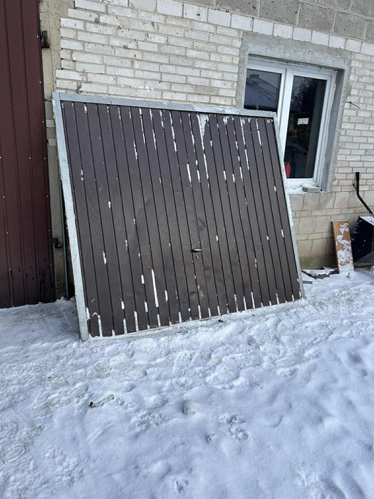 Drzwi garazowe uchylne