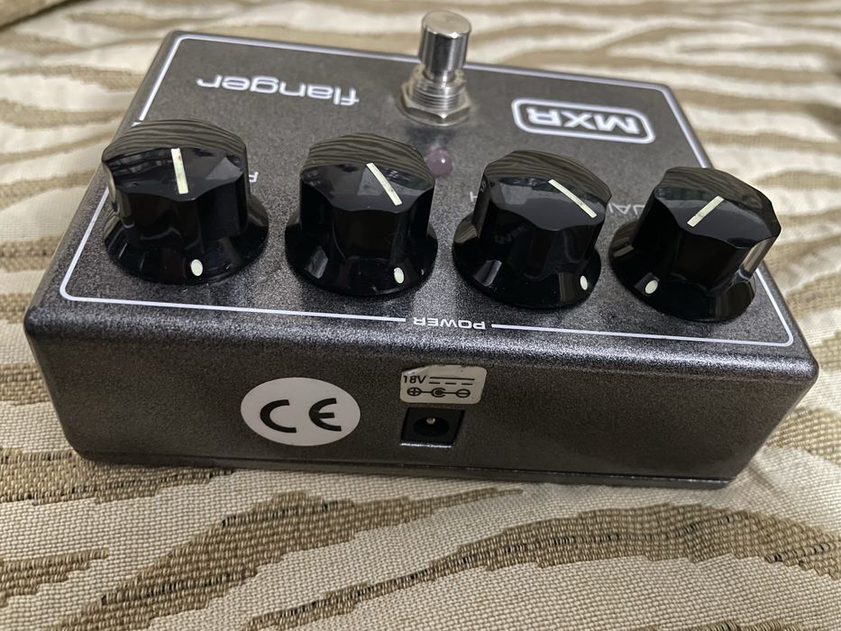 MXR 117 flanger.