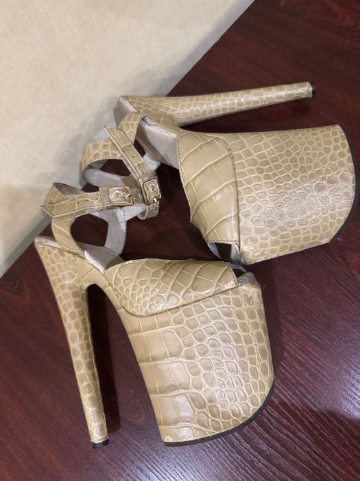 Стріпи трійка бежеві 38р