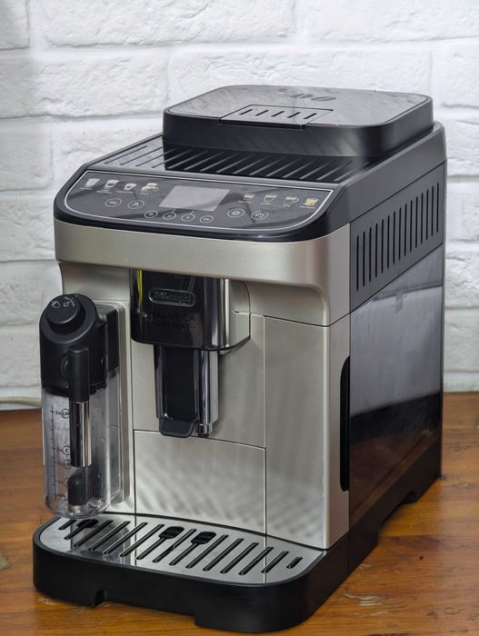Кавомашина (кофеварка) DeLonghi Magnifica Evo Next