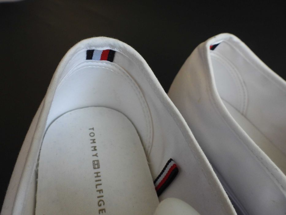 Tommy Hilfiger białe wsuwane trampeczki 39