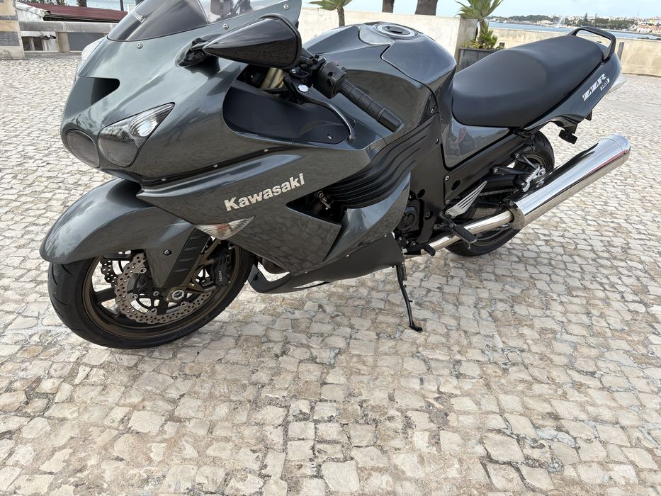 Kawasaki ZZR 1400 imaculada