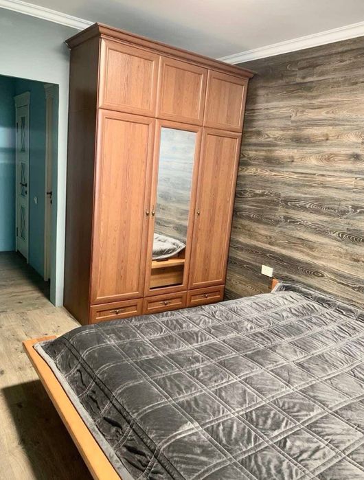 Продам 3 кімнатної квартири Відродження.