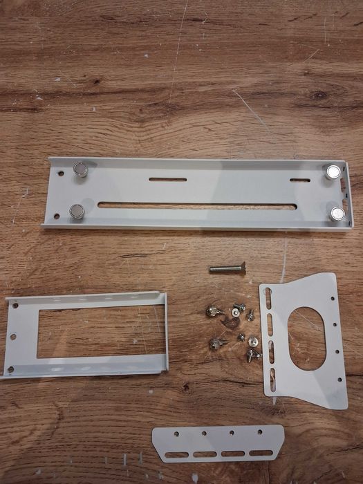 uchwyt pionowy na karte graficzna