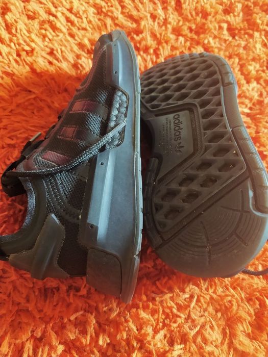 Терміново продам нові фірмові кросівки Adidas.