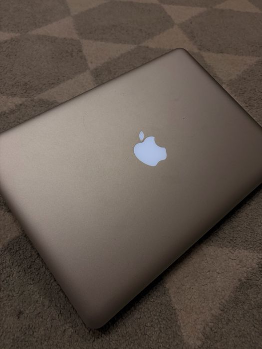 MacBook Pro 13"451667133088419842