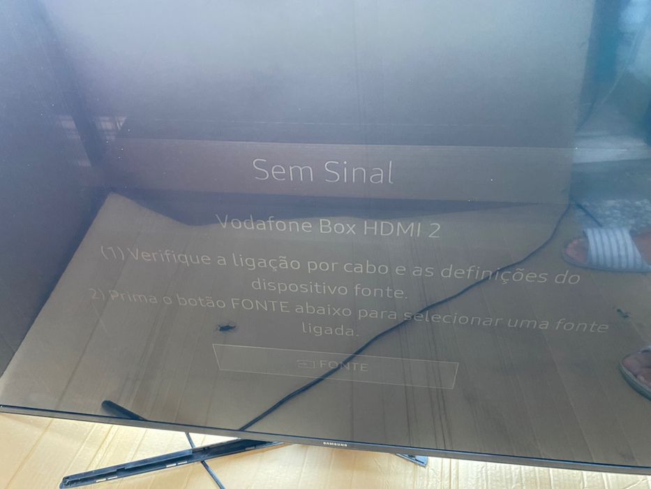 Smart TV Samsung UE43KU6000 com defeito no ecrã