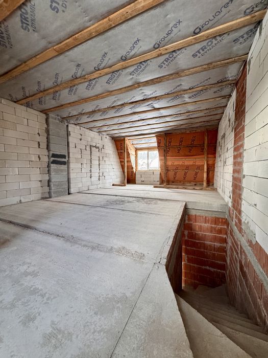 Таунхаус з закритою територією