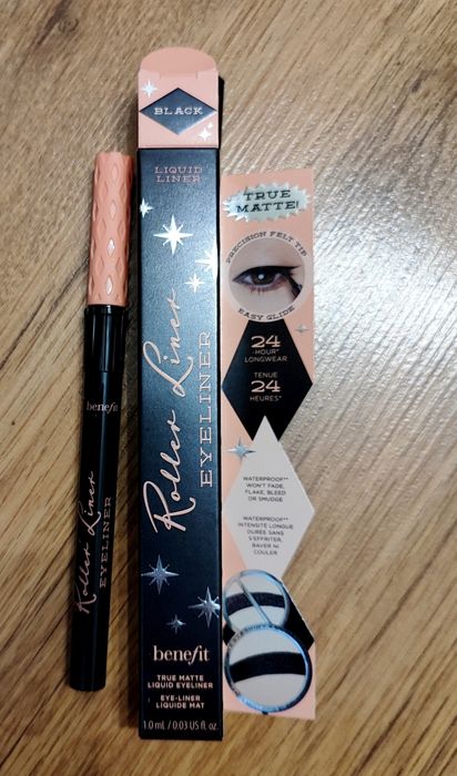 Benefit Roller Liner eyeliner czarny