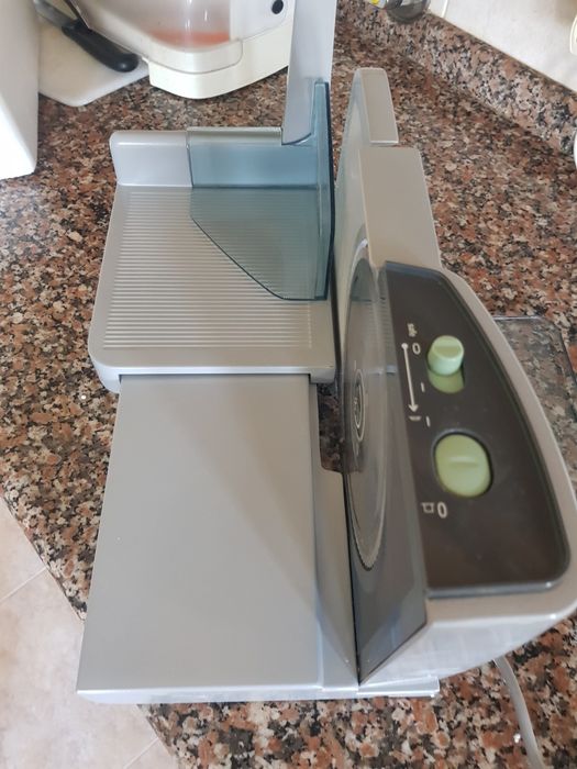 Fiambreira com pouco uso