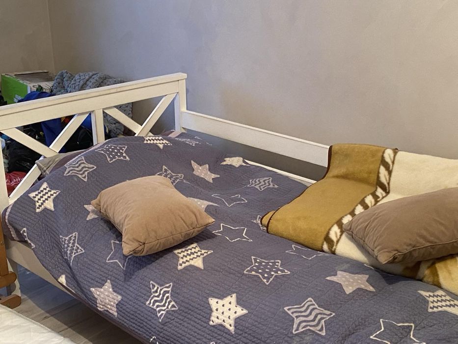 Дитяче деревяне ліжко