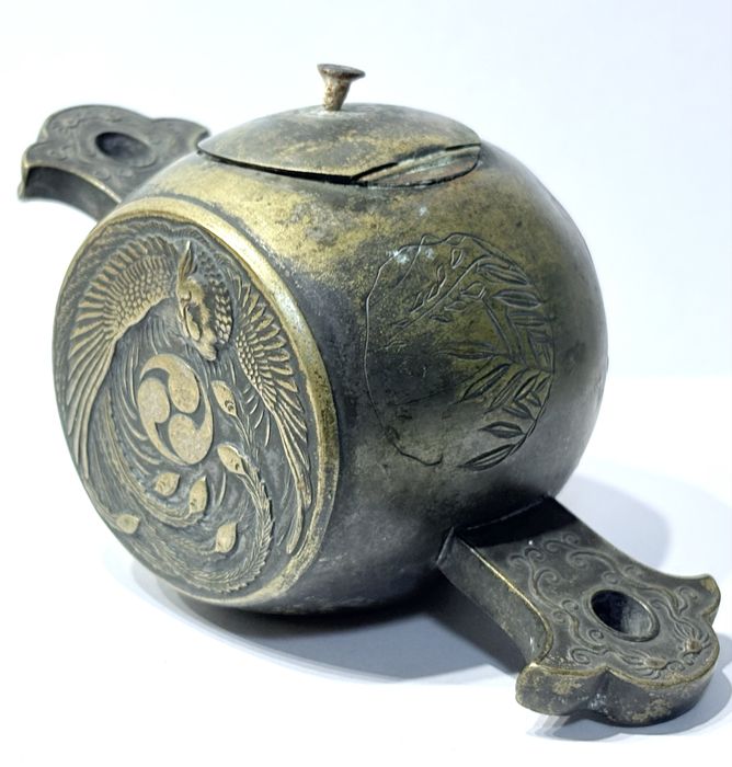Antigo queimador de incensos asiático em bronze Sec XIX