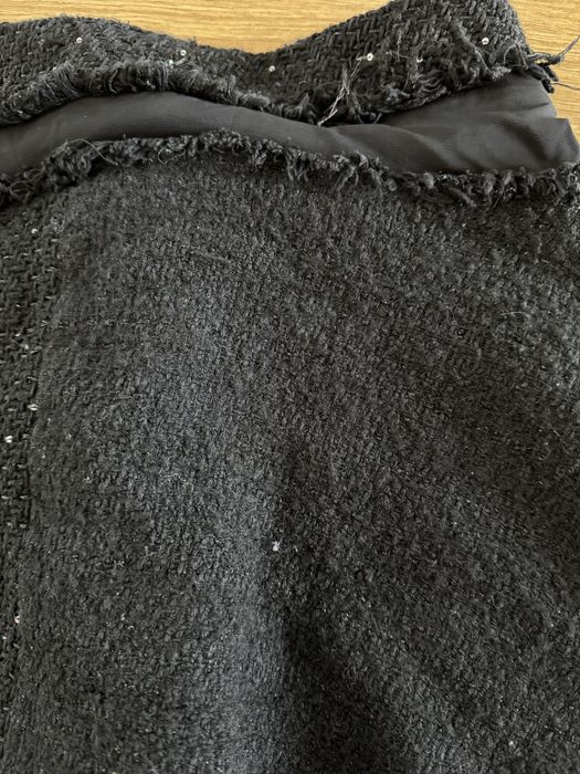 Tweedowa, czarna, krotka spodnica Zara L, kieszenie