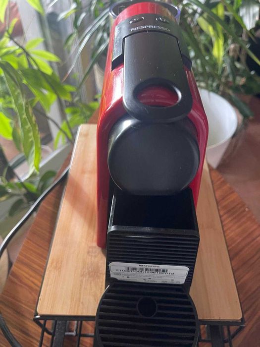 Máquina de café NESPRESSO semi-nova -  De'Longhi  + Dispensador de cápsulas - 1 mês de uso