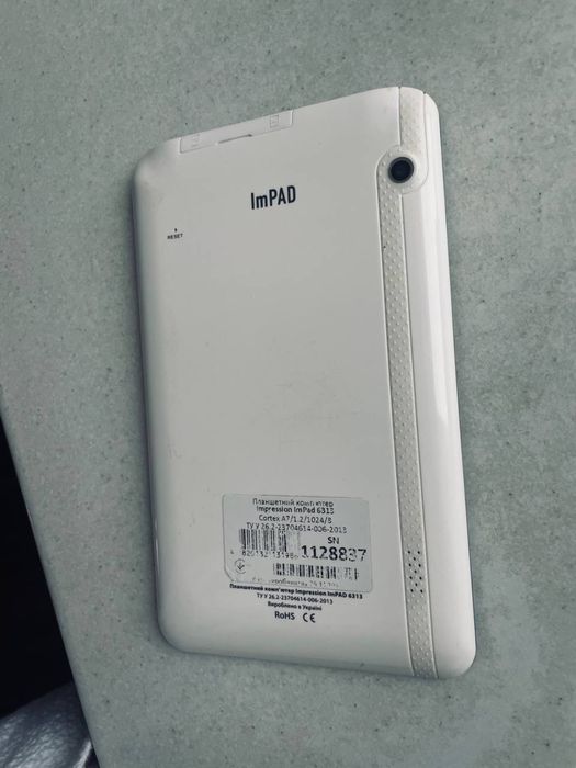 Планщет з цілим, не поцарапаним екраном