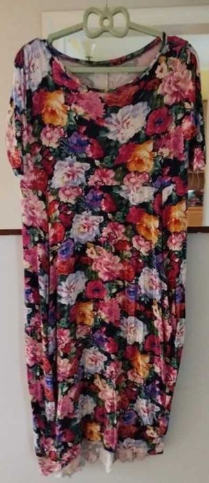 Sukienka w kwiaty ładna wygodna 48 50