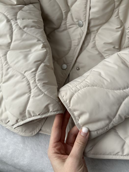 Жіноча стьобана куртка