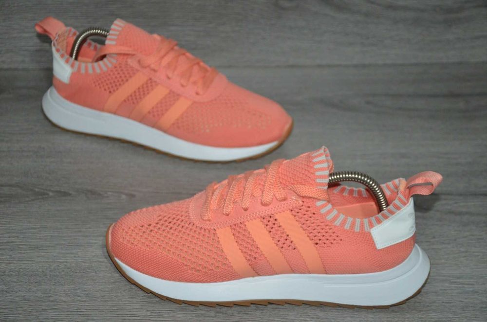 Продам кросівки Фірма Adidas FLB .