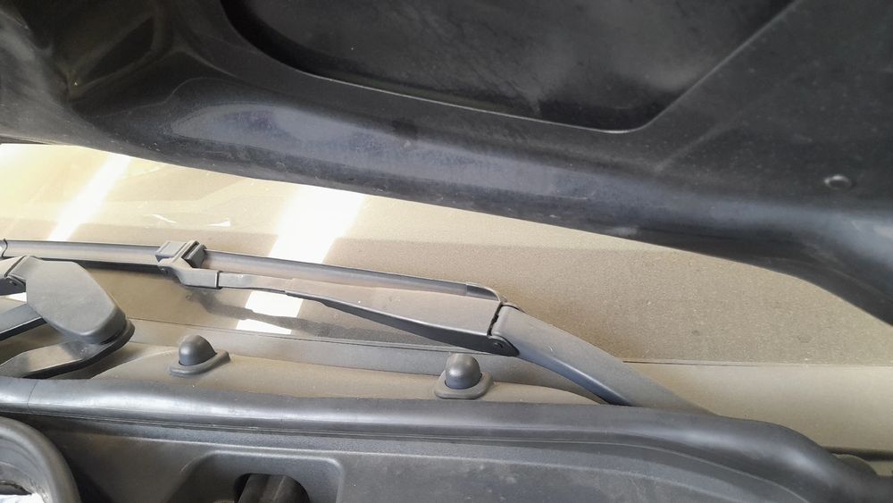 Haste / braço de escova limpa vidros frente esquerda MERCEDES-BENZ Cla