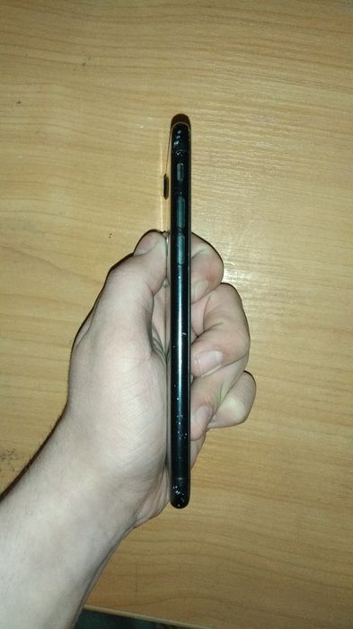 Продам Чорний iPhone 7