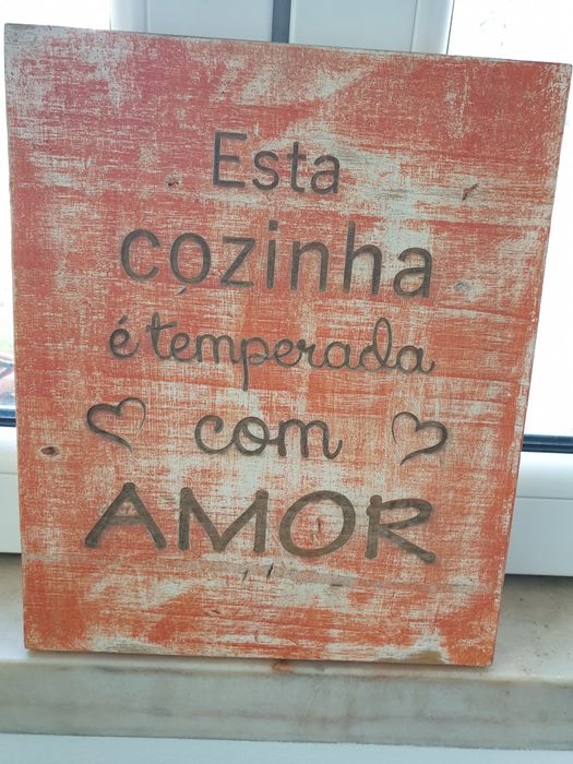 Placa em madeira64738550610819121