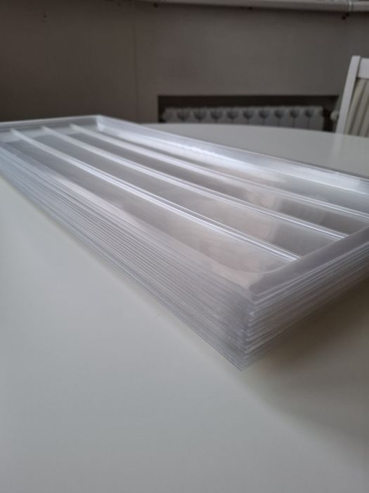 Пластикові піддони, 64х25см