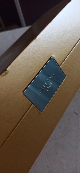 Пустые коробки от Cristal Dom perignon